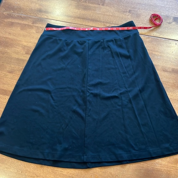Lands End black skirt, stretchy, comfy - Picture 1 of 6